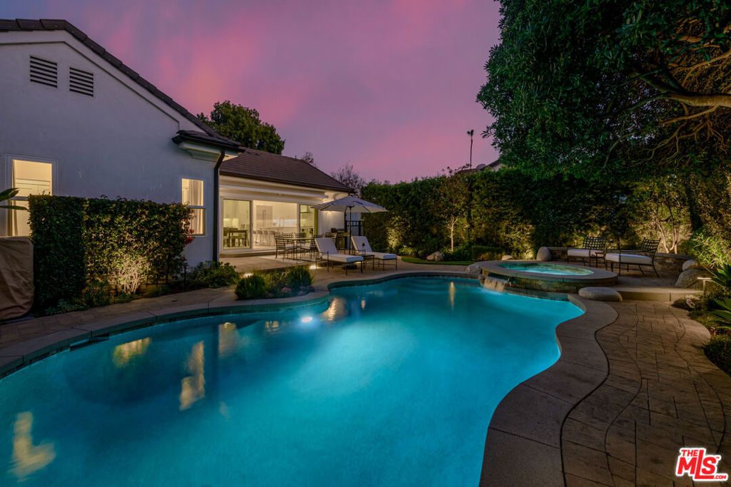 Image 37 of property listing at 4715 Bellflower Avenue, North Hollywood, CA 91602