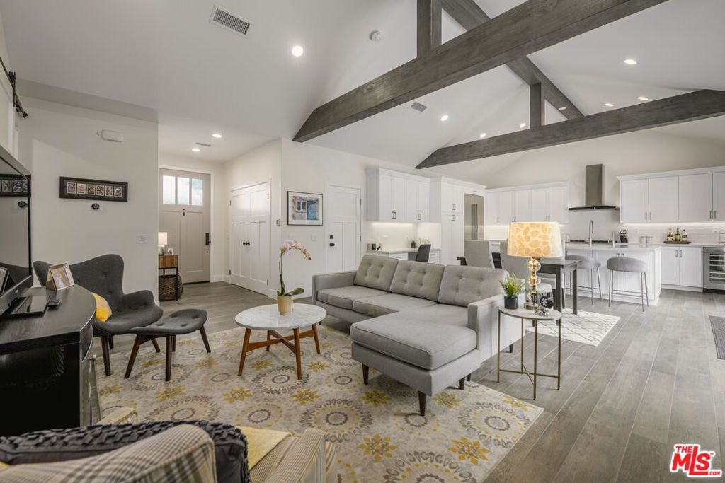 Image 3 of property listing at 4715 Bellflower Avenue, North Hollywood, CA 91602