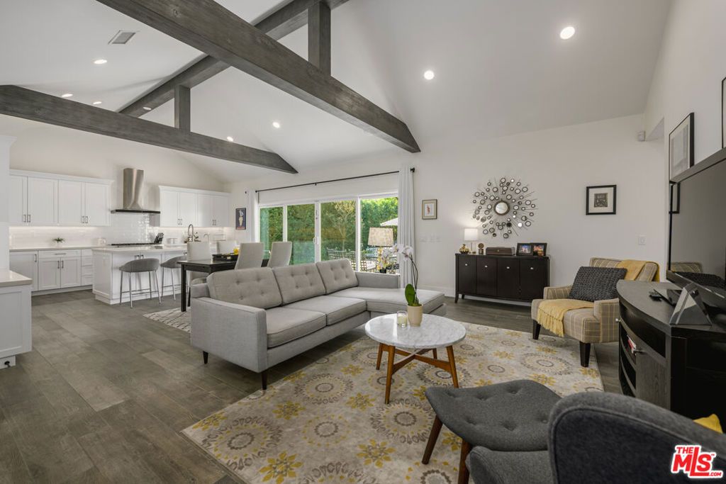 Image 4 of property listing at 4715 Bellflower Avenue, North Hollywood, CA 91602