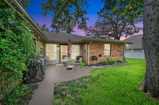 702 Kiowa Drive W, Lake Kiowa, TX 76240