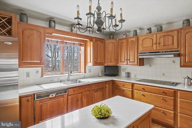 87 SMITH SCHOOL RD, Perkasie, PA 18944