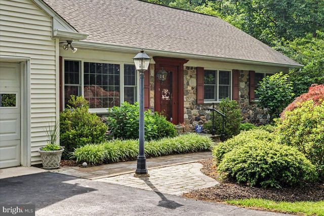 87 SMITH SCHOOL RD, Perkasie, PA 18944