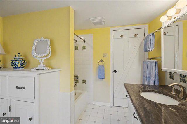 87 SMITH SCHOOL RD, Perkasie, PA 18944