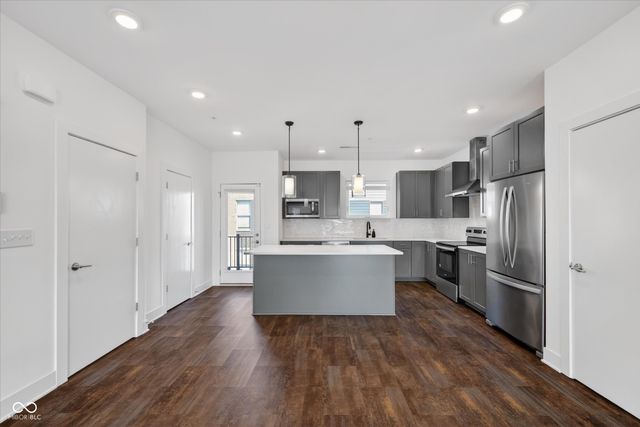 727 N Illinois Street 202, Indianapolis, IN 46204