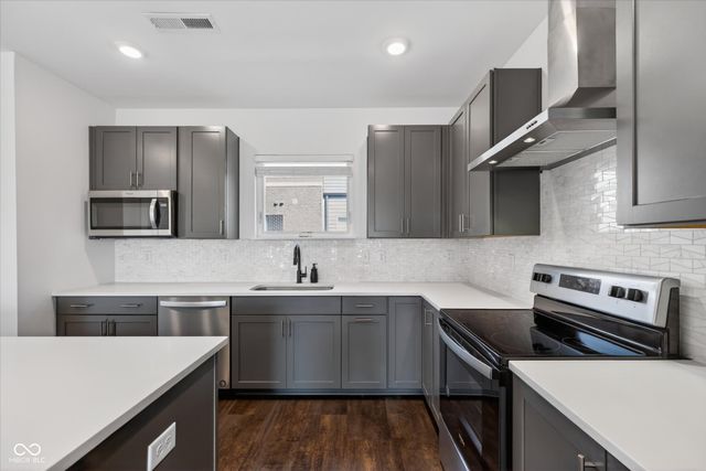 727 N Illinois Street 202, Indianapolis, IN 46204