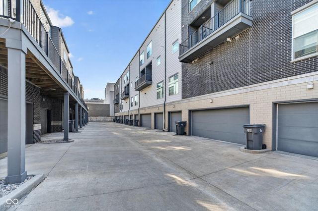 727 N Illinois Street 202, Indianapolis, IN 46204