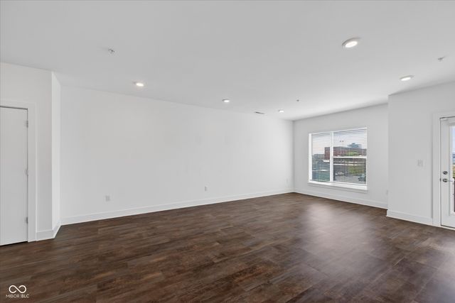 727 N Illinois Street 202, Indianapolis, IN 46204