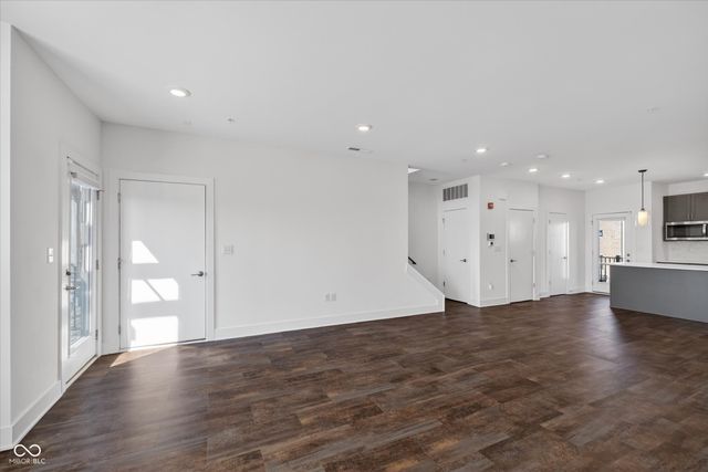 727 N Illinois Street 202, Indianapolis, IN 46204