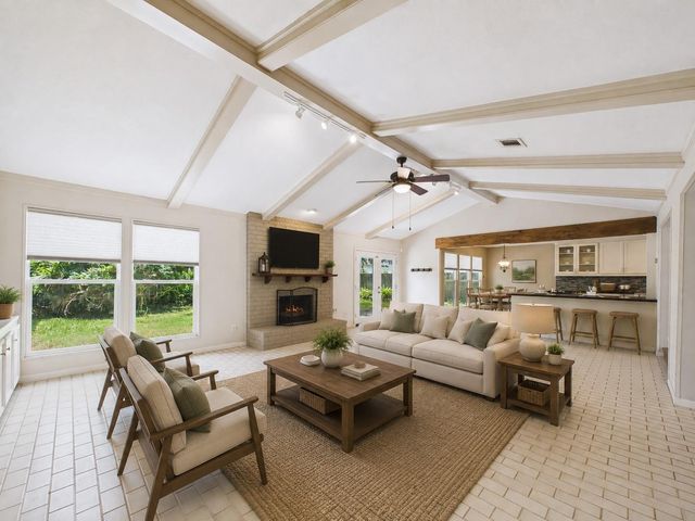 1010 Baronridge Drive, Seabrook, TX 77586