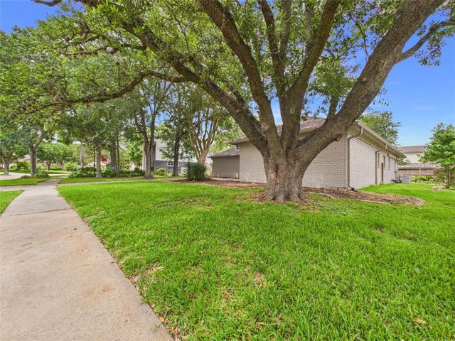 1010 Baronridge Drive, Seabrook, TX 77586