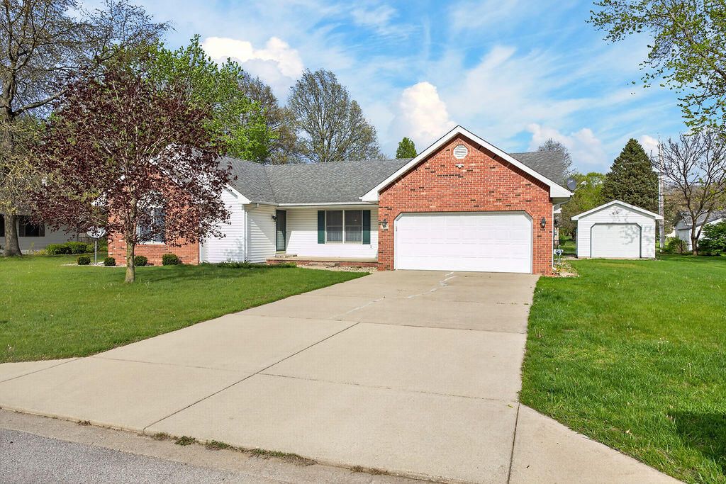 1929 Kapok Street SW, Demotte, IN 46310