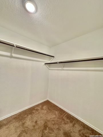 132 Avena Grv, Floresville, TX 78114