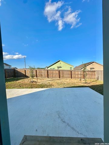 132 Avena Grv, Floresville, TX 78114