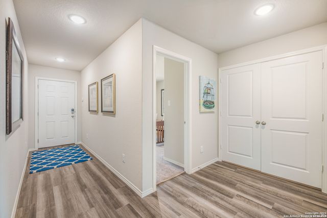 132 Avena Grv, Floresville, TX 78114