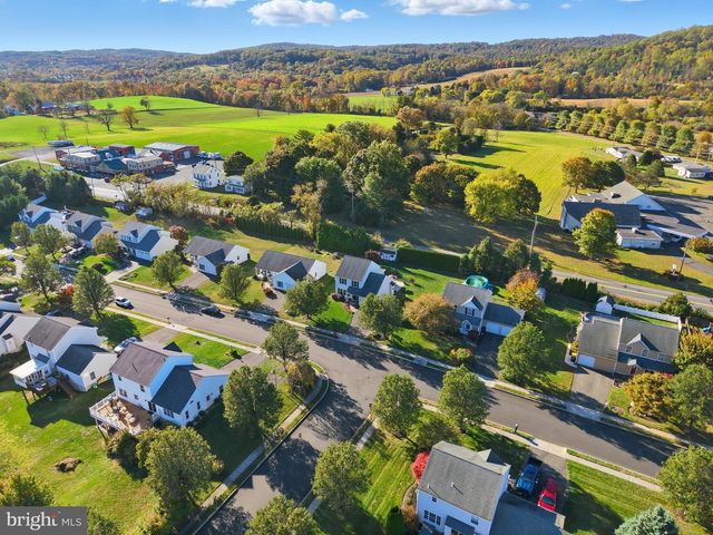 55 LAURA DR, Barto, PA 19504