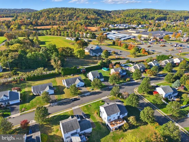 55 LAURA DR, Barto, PA 19504