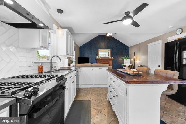 55 LAURA DR, Barto, PA 19504