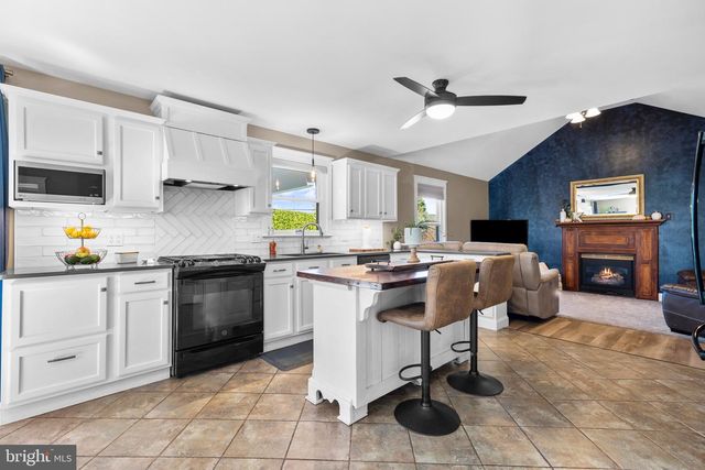 55 LAURA DR, Barto, PA 19504