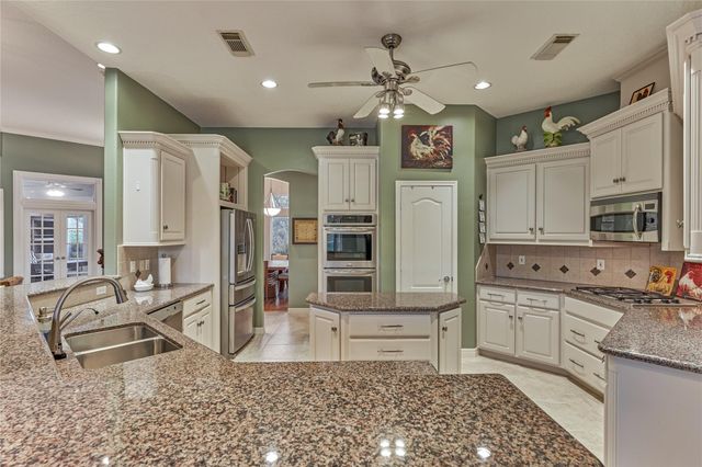 115 Brookgreen Circle N, Montgomery, TX 77356