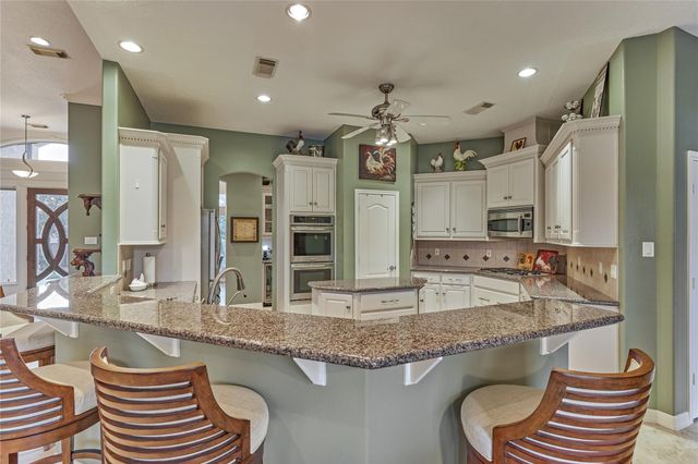 115 Brookgreen Circle N, Montgomery, TX 77356