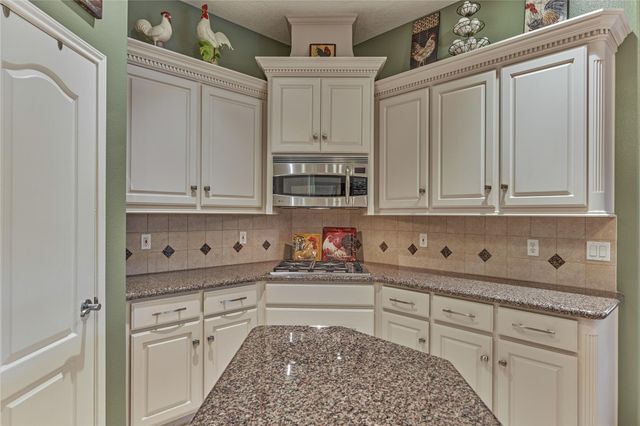 115 Brookgreen Circle N, Montgomery, TX 77356