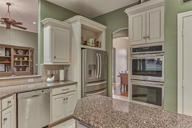 115 Brookgreen Circle N, Montgomery, TX 77356