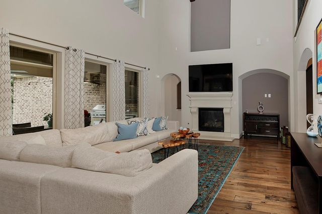 14 Red Barn Way, The Woodlands, TX 77389