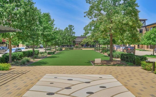 14 Red Barn Way, The Woodlands, TX 77389