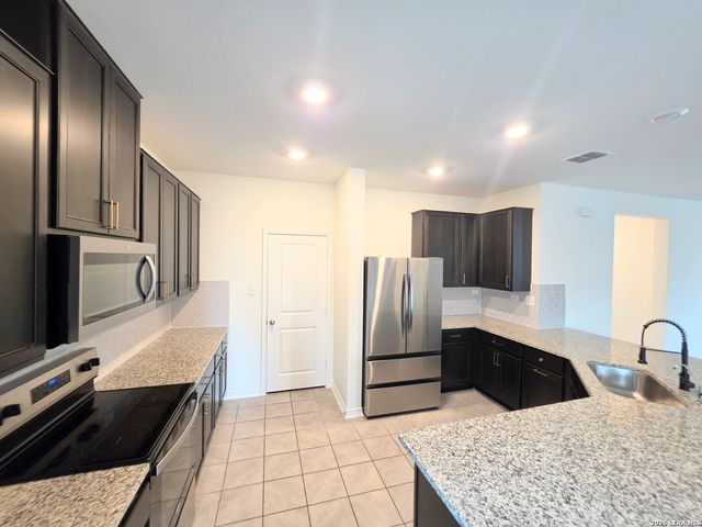 250 W FLOWING RIVER DR, Boerne, TX 78006