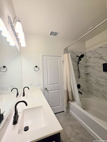250 W FLOWING RIVER DR, Boerne, TX 78006
