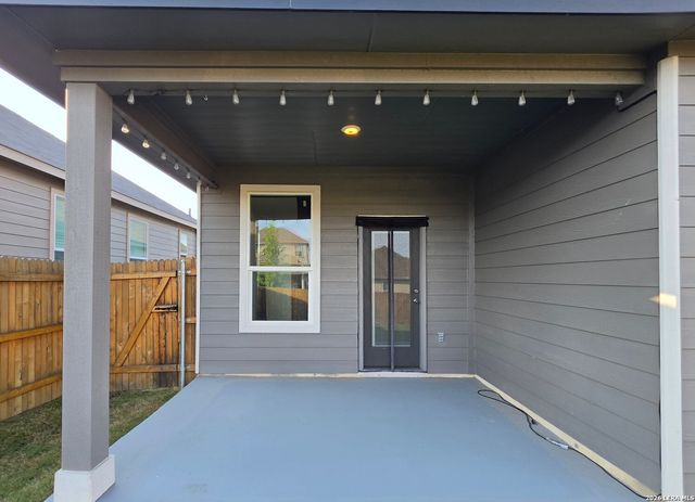 250 W FLOWING RIVER DR, Boerne, TX 78006