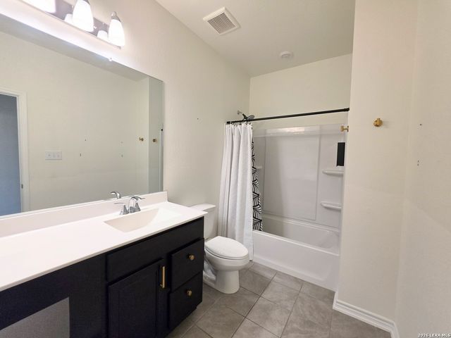 250 W FLOWING RIVER DR, Boerne, TX 78006
