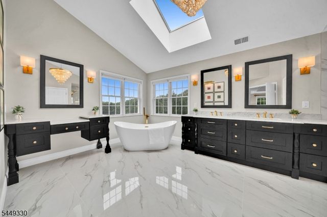 4 Middlesworth Farm Rd, Washington Twp., NJ 07853