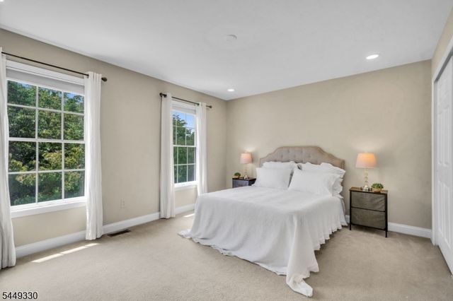 4 Middlesworth Farm Rd, Washington Twp., NJ 07853