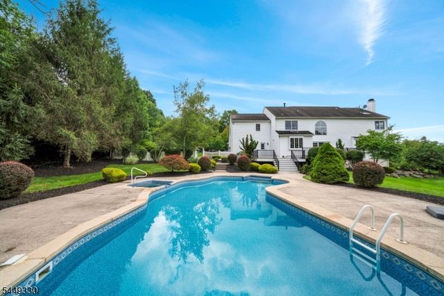 4 Middlesworth Farm Rd, Washington Twp., NJ 07853