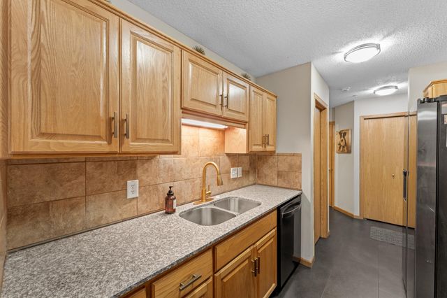 5677 100th Lane N, Brooklyn Park, MN 55443