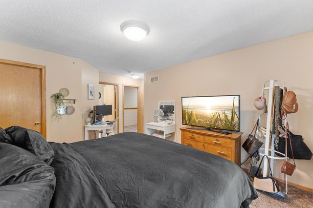 5677 100th Lane N, Brooklyn Park, MN 55443
