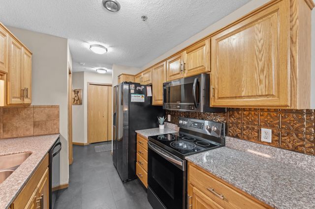5677 100th Lane N, Brooklyn Park, MN 55443