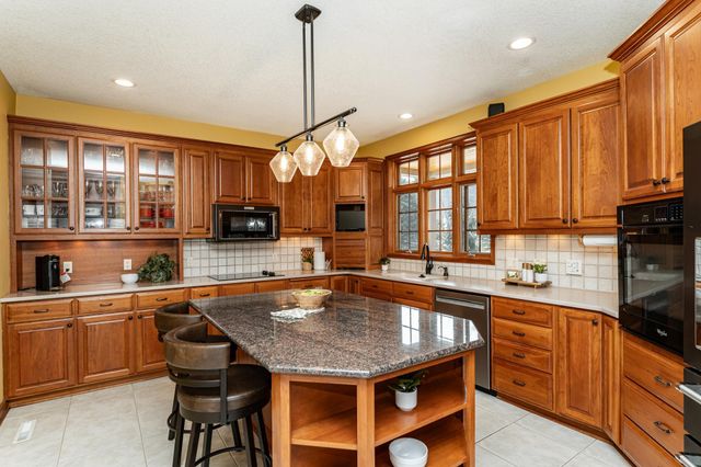 7005 Halifax Lane NW, Rochester, MN 55901