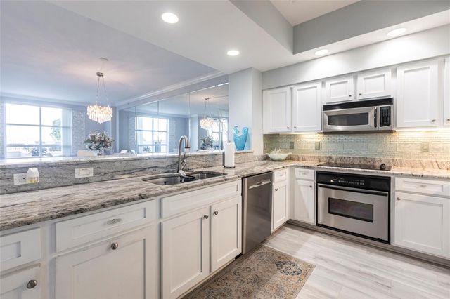 3329 SUNSET KEY CIRCLE 107, Punta Gorda, FL 33955