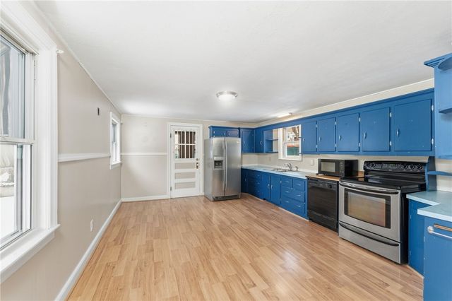 92 Rockland Avenue, Woonsocket, RI 02895