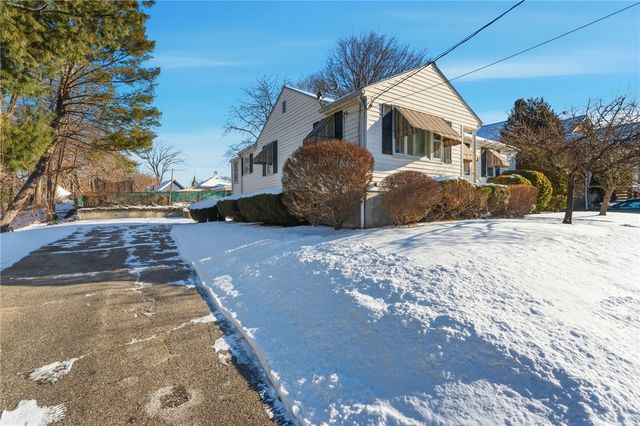 92 Rockland Avenue, Woonsocket, RI 02895