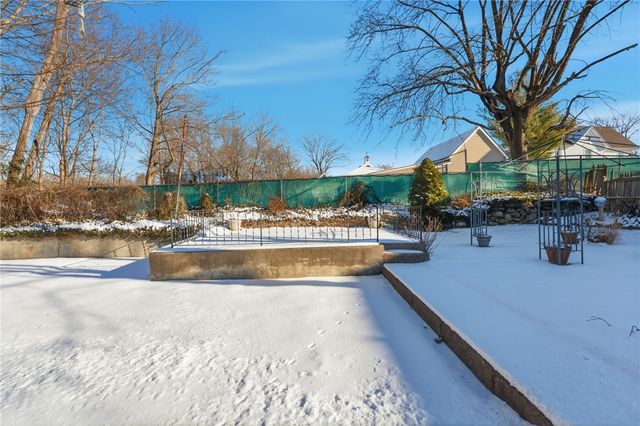 92 Rockland Avenue, Woonsocket, RI 02895