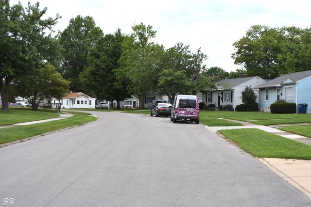 638 Byland Drive, Beech Grove, IN 46107