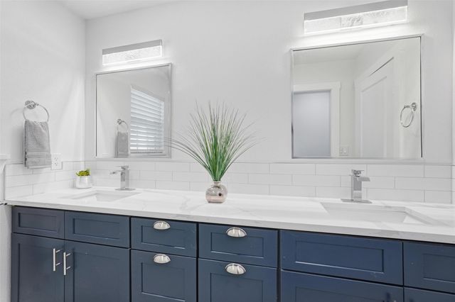 2518 W Amherst Avenue, Dallas, TX 75235