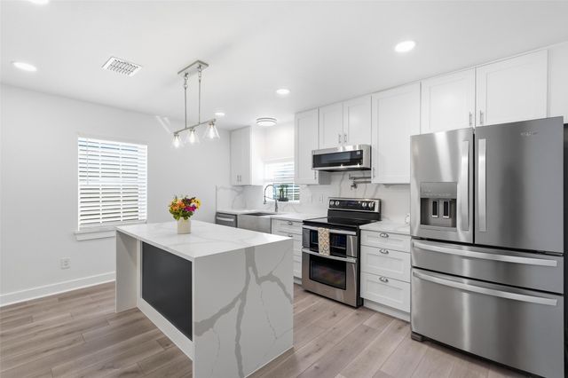 2518 W Amherst Avenue, Dallas, TX 75235