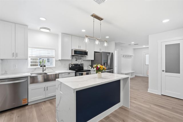 2518 W Amherst Avenue, Dallas, TX 75235