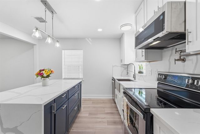 2518 W Amherst Avenue, Dallas, TX 75235