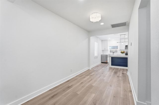 2518 W Amherst Avenue, Dallas, TX 75235