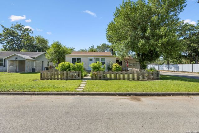 600 Winburn Ave, Schertz, TX 78154